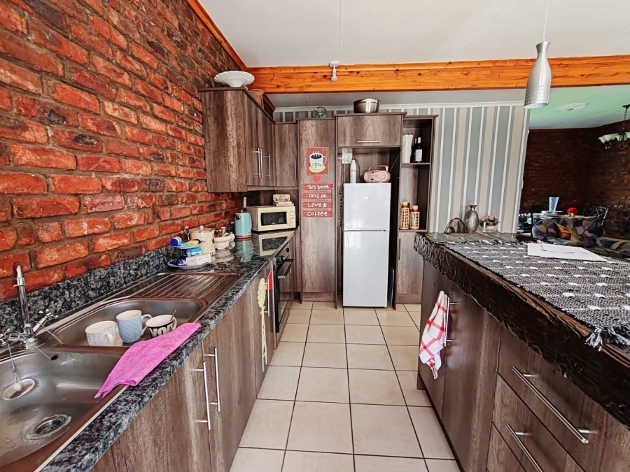 3 Bedroom Property for Sale in Van Der Hoff Park North West